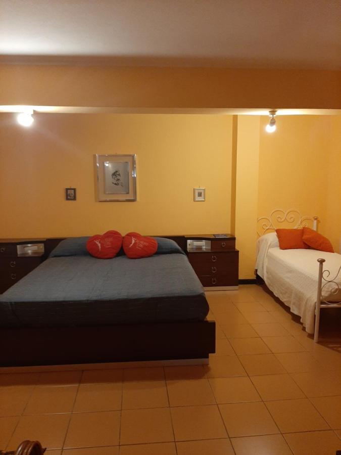 Lomarchi Holiday Home Карини Екстериор снимка