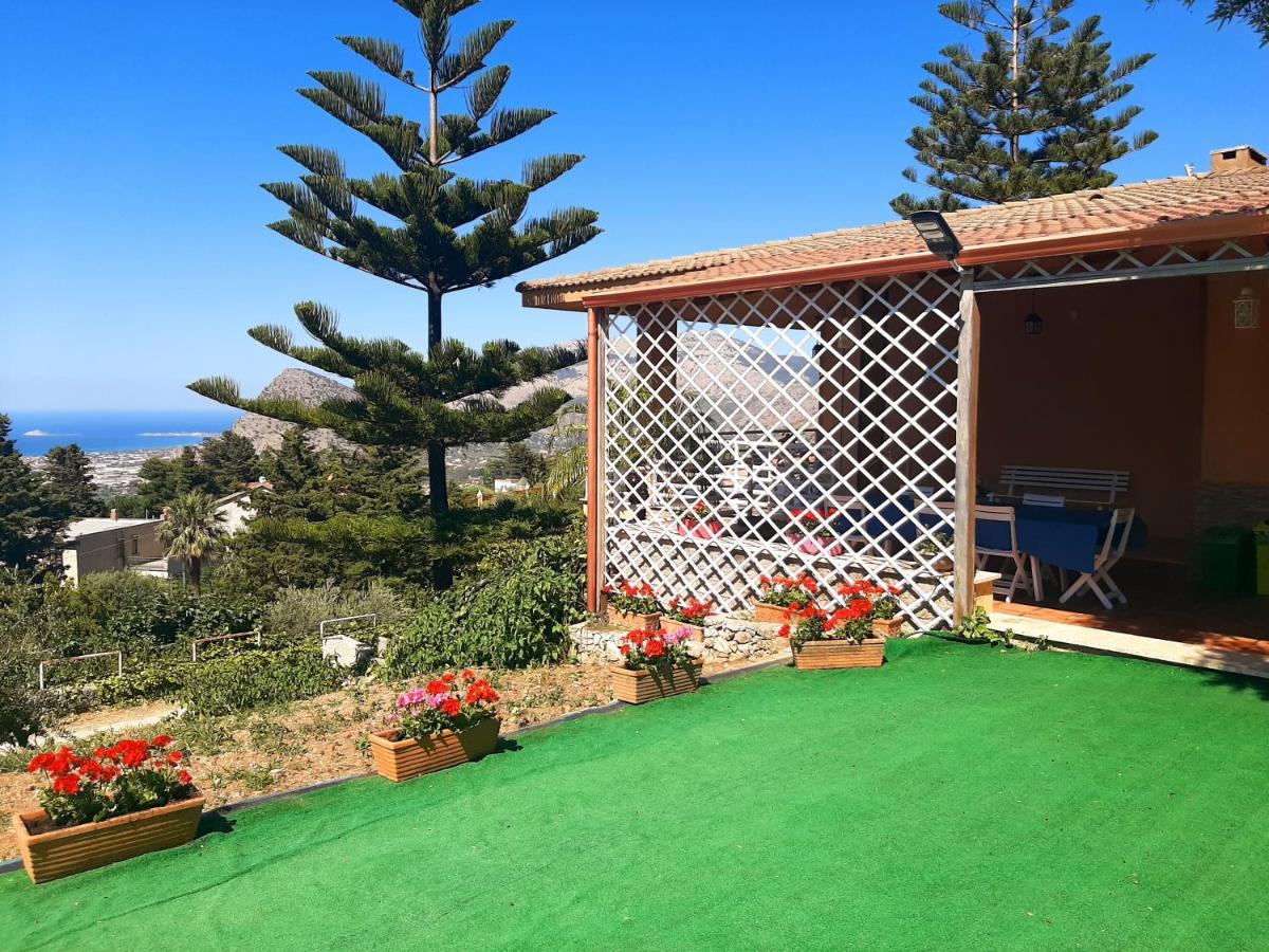 Lomarchi Holiday Home Карини Екстериор снимка