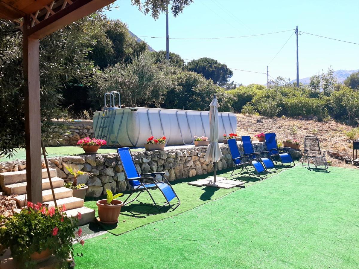 Lomarchi Holiday Home Карини Екстериор снимка