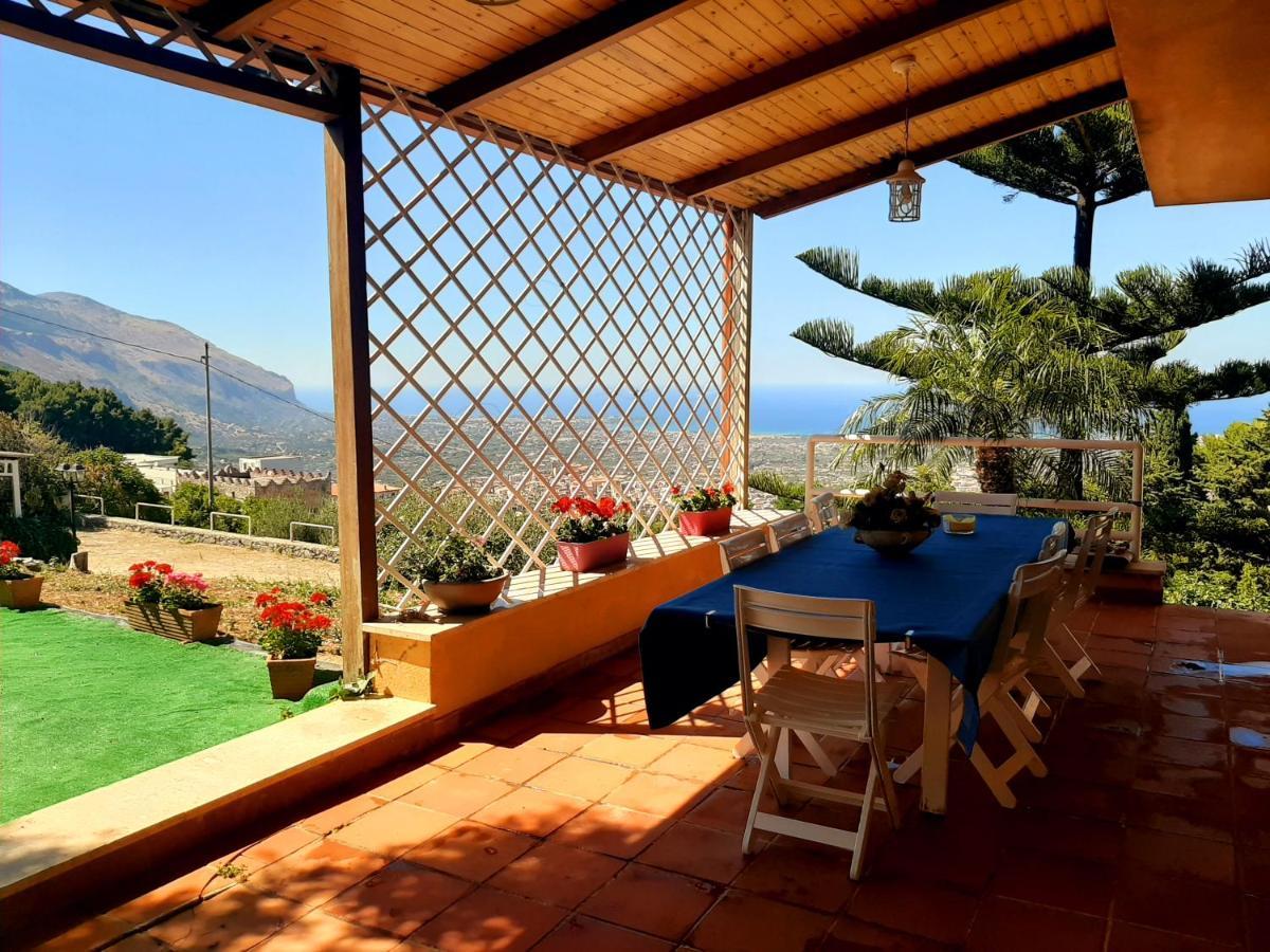 Lomarchi Holiday Home Карини Екстериор снимка