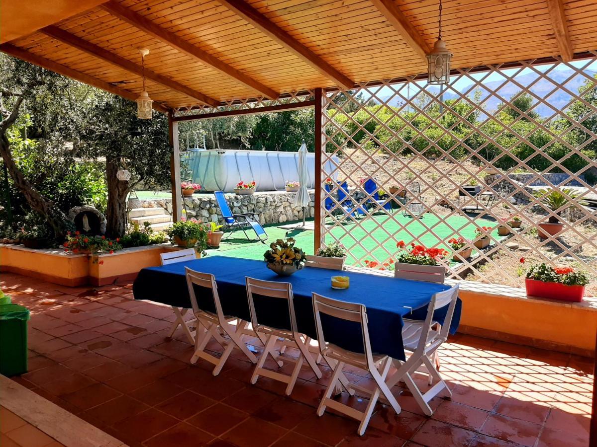 Lomarchi Holiday Home Карини Екстериор снимка