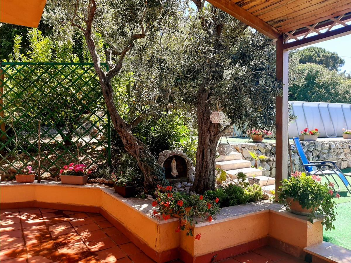 Lomarchi Holiday Home Карини Екстериор снимка