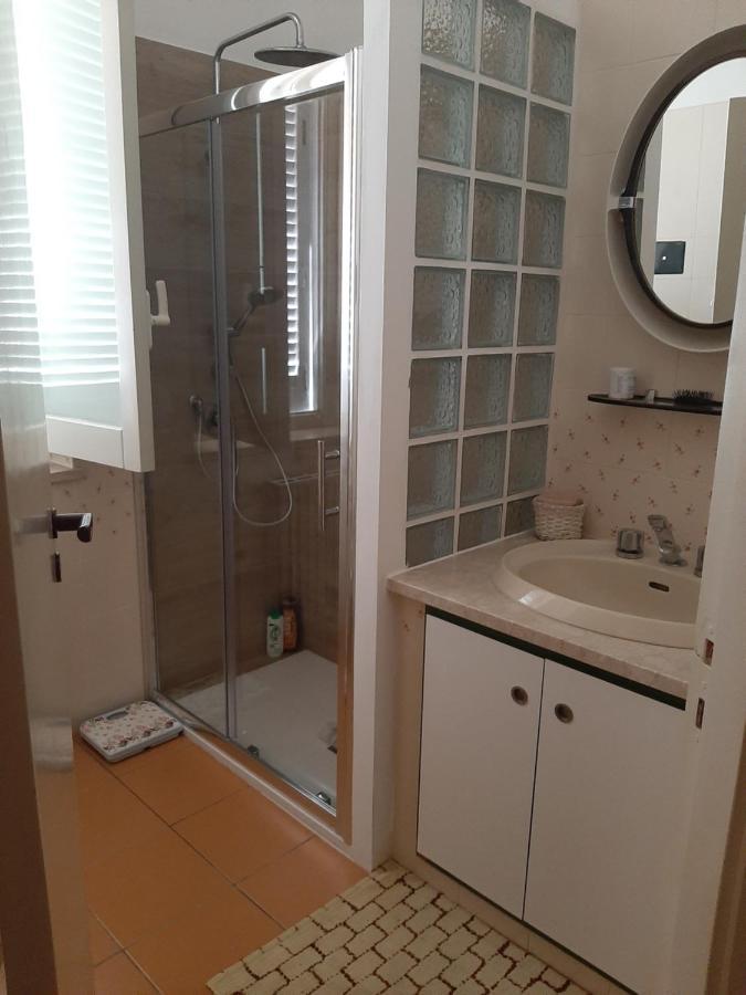 Lomarchi Holiday Home Карини Екстериор снимка