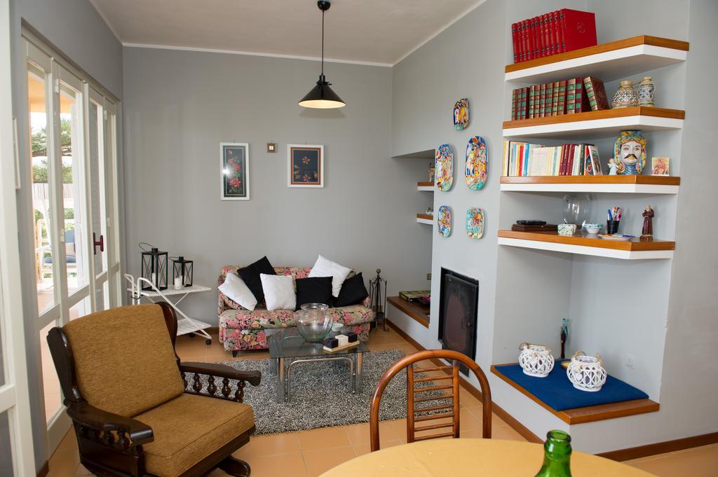 Lomarchi Holiday Home Карини Екстериор снимка