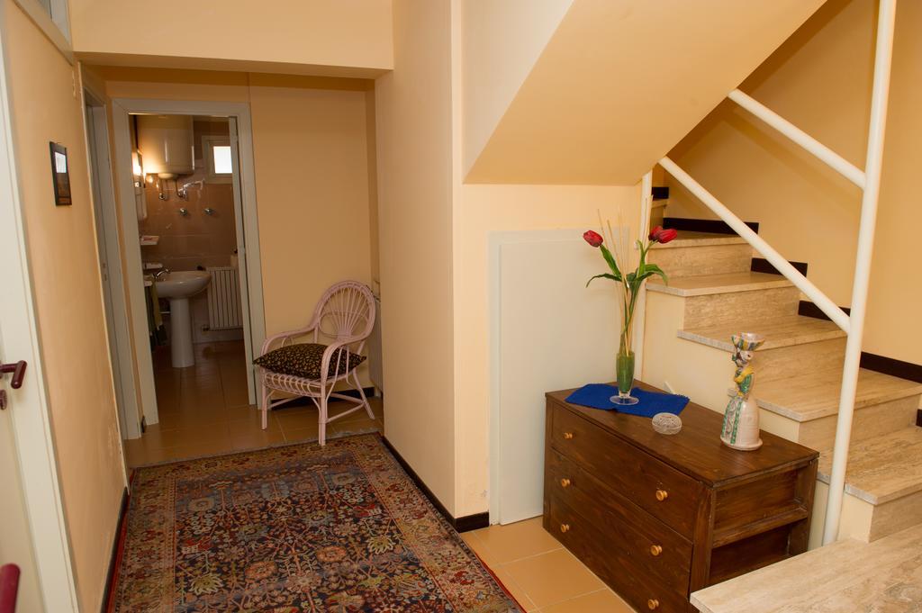 Lomarchi Holiday Home Карини Екстериор снимка