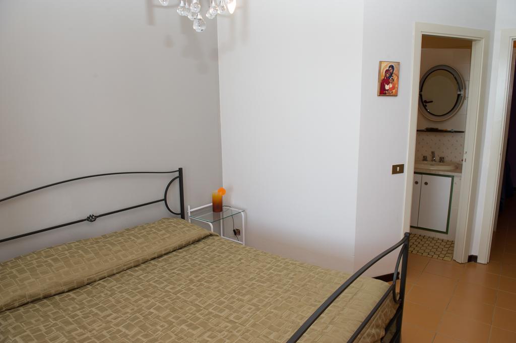 Lomarchi Holiday Home Карини Екстериор снимка