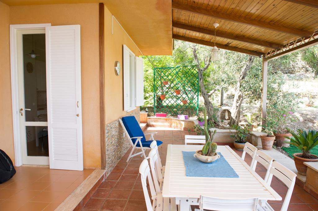 Lomarchi Holiday Home Карини Екстериор снимка